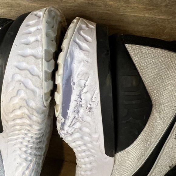 Womens Nike Epic React Flyknit 2 Pure White Platinum Running Shoes Size 7 M GUC - Picture 5 of 8